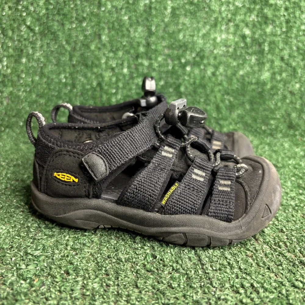 KEEN Newport H2 Waterproof Washable Outdoor Adventure Sandal Black Child Size 8